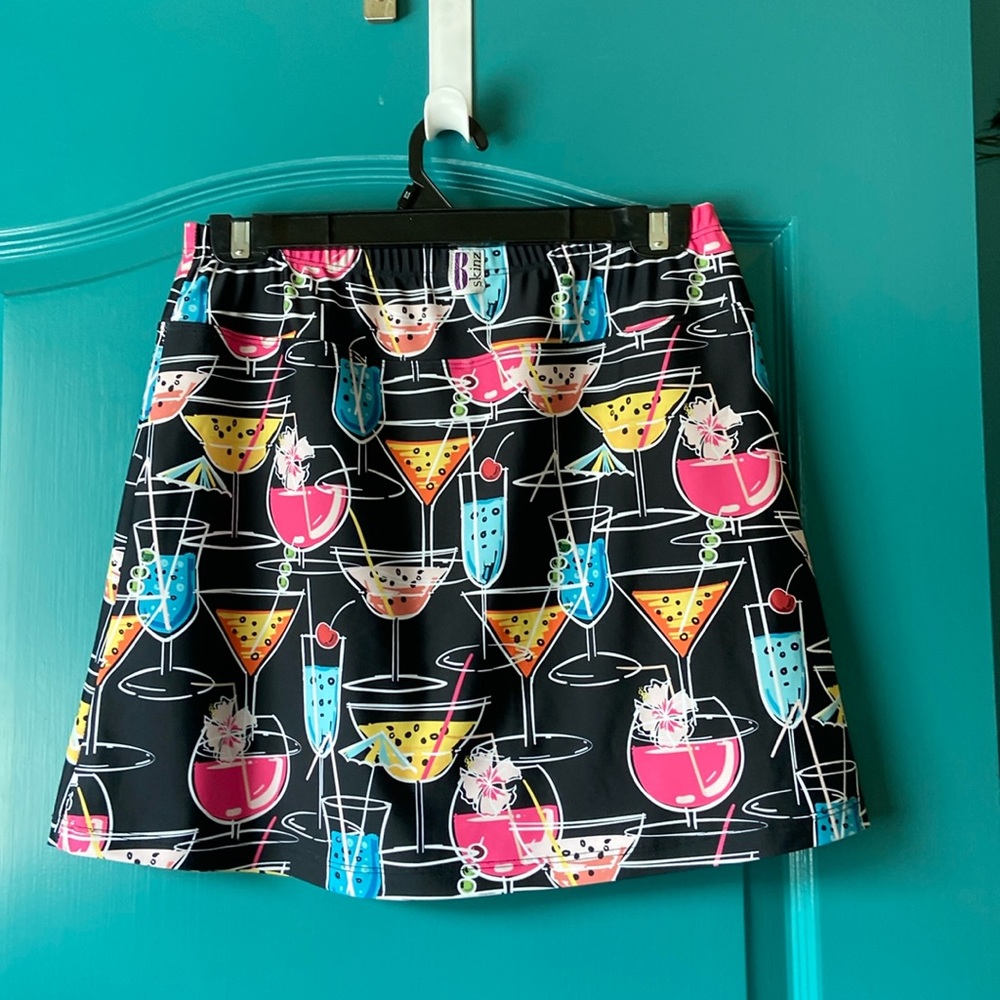 BSKINZ GOLF/PICKLEBALL SKORT SIZE MEDIUN NWOT